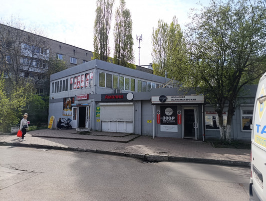 Снять  помещение свободного назначения