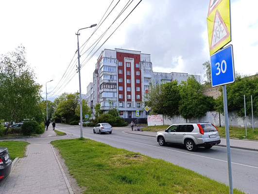 Снять  помещение свободного назначения
