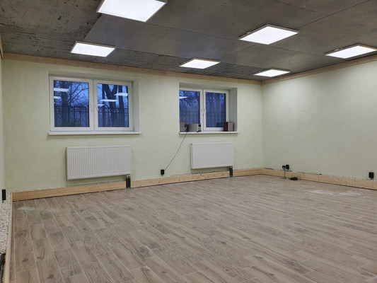 Снять  помещение свободного назначения